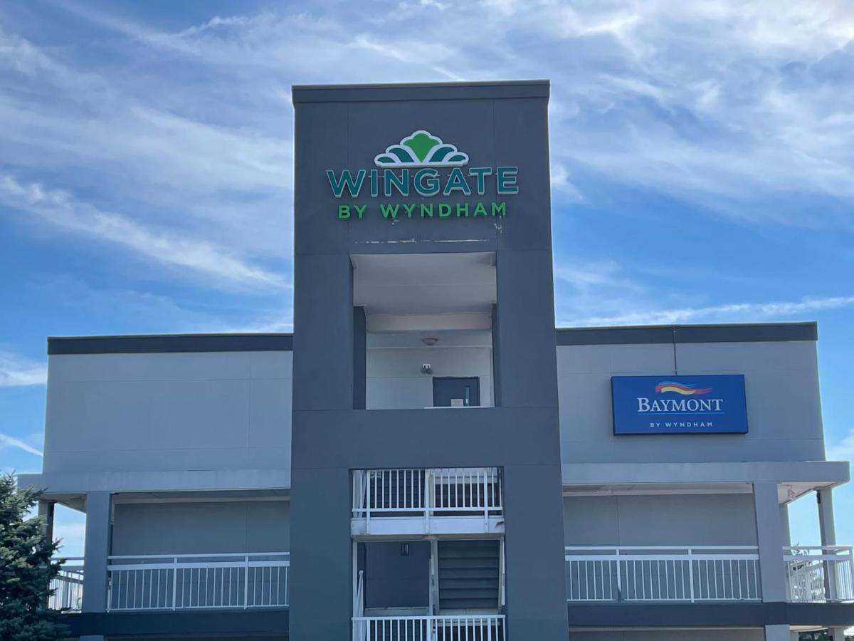 Baymont By Wyndham Dayton North Hotel Exterior photo