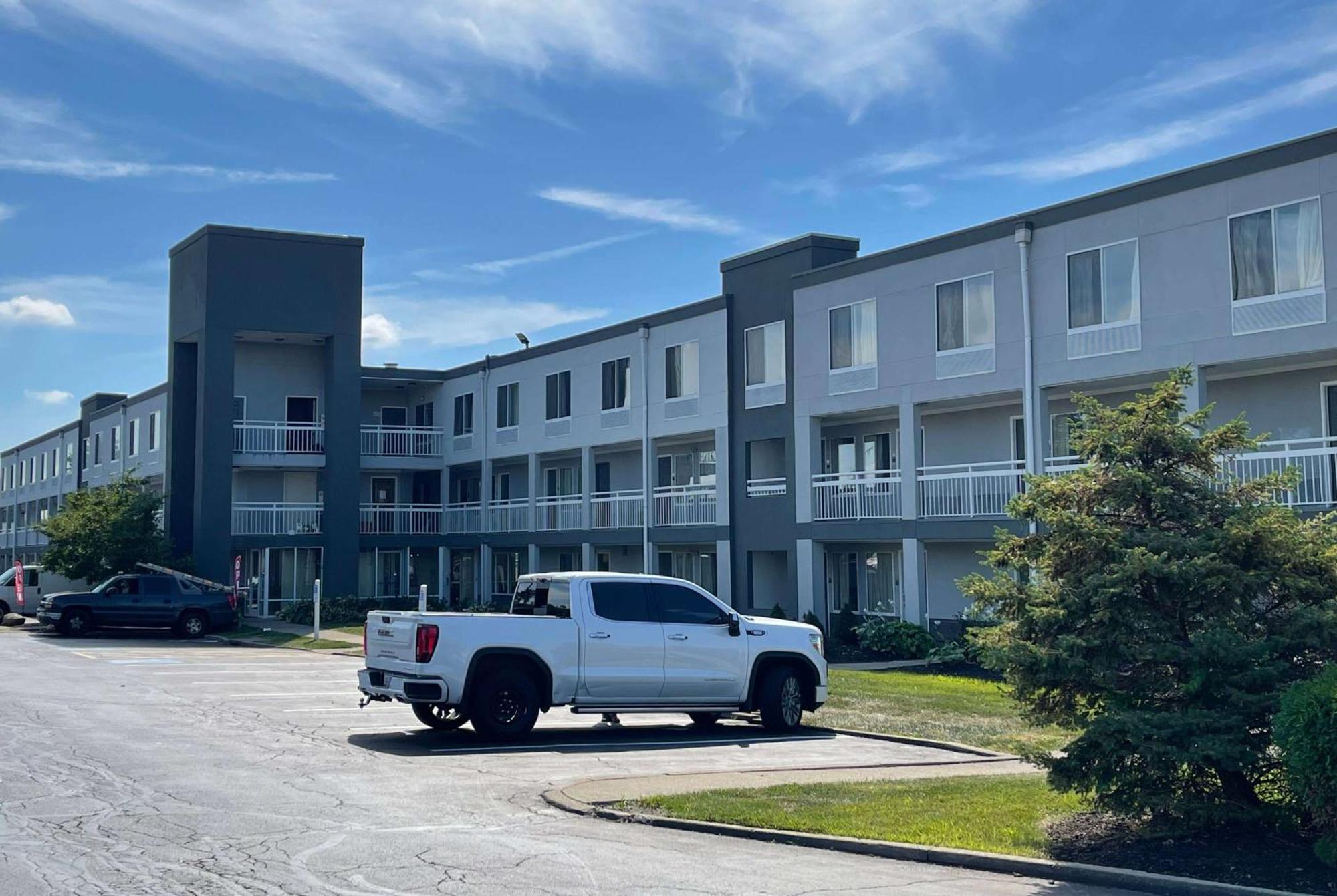 Baymont By Wyndham Dayton North Hotel Exterior photo